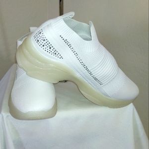 NWOT BEBE Amaris WTFLY SNEAKERS